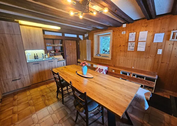 Petit Chalet Rustique Et Bucolique