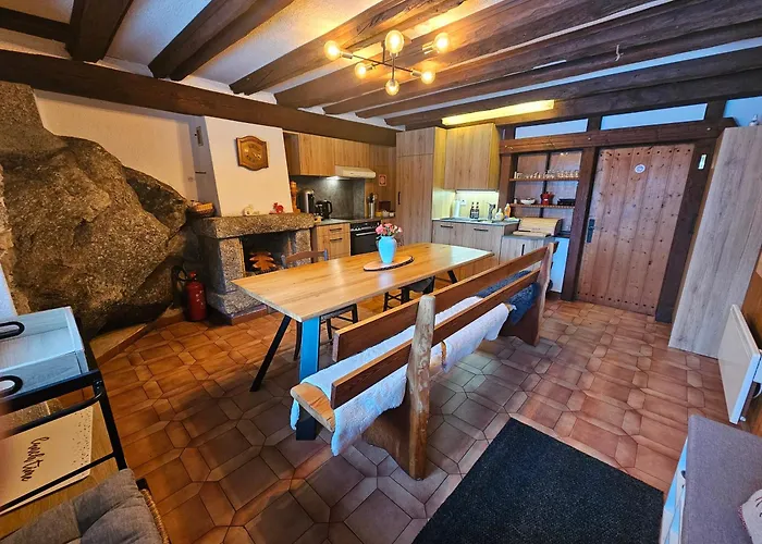 Petit Chalet Rustique Et Bucolique