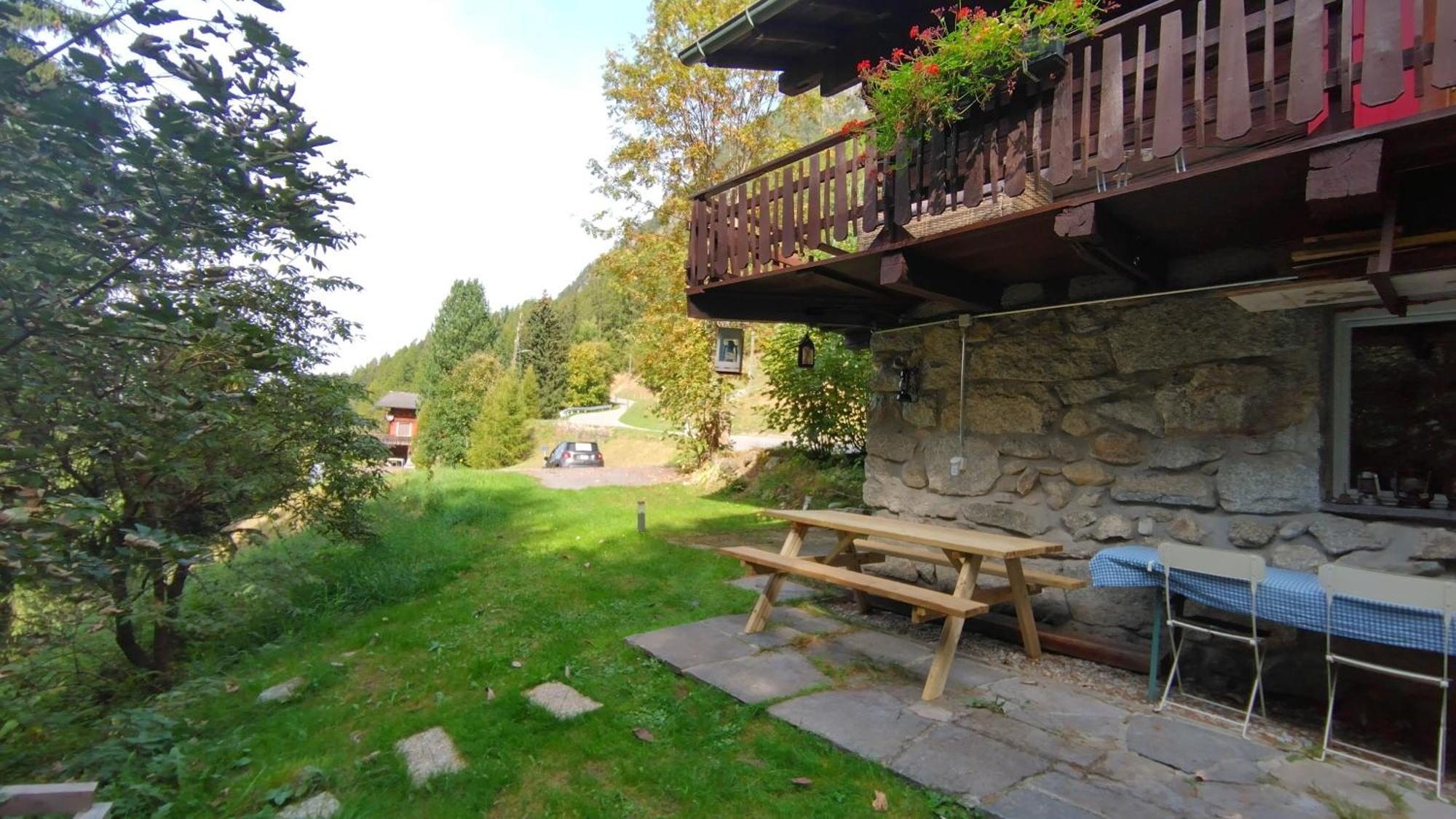 Chalet Petit Rustique Et Bucolique Bovernier
